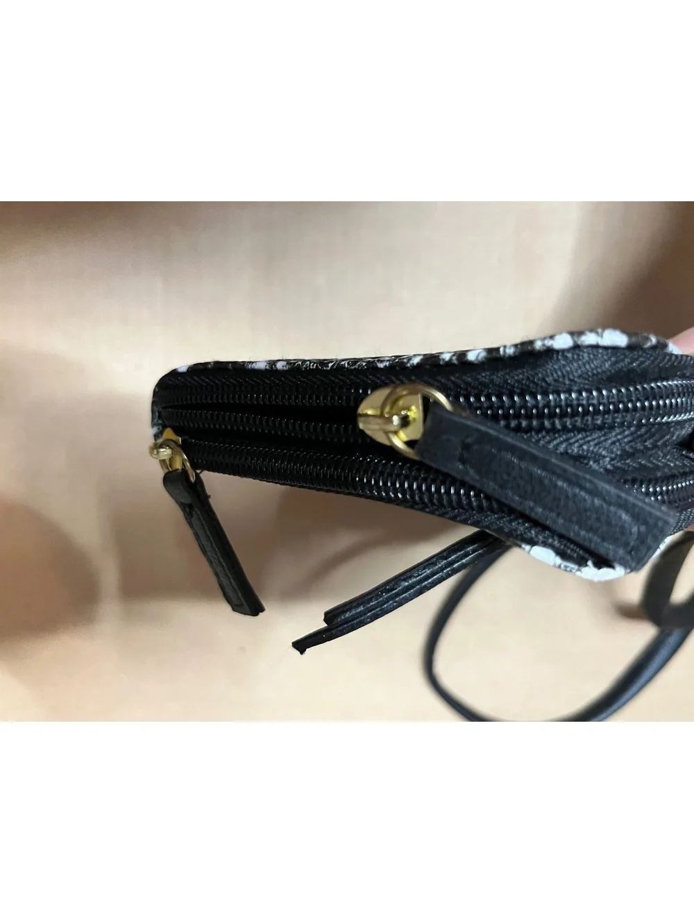 Sleek Snake Print Crossbody Wallet Bag – Chic & Compact!